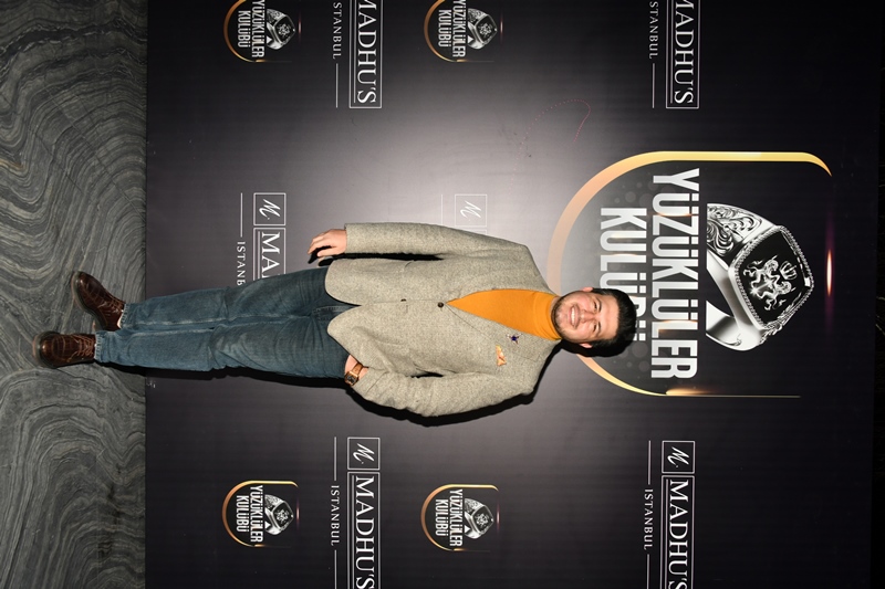 Yüzüklüler Kulübü : �� Ve Cemiyet Dünyas�n�n Seçkin �simlerini Madhu�s�un E�siz Ambiyans�nda Bulu�turdu